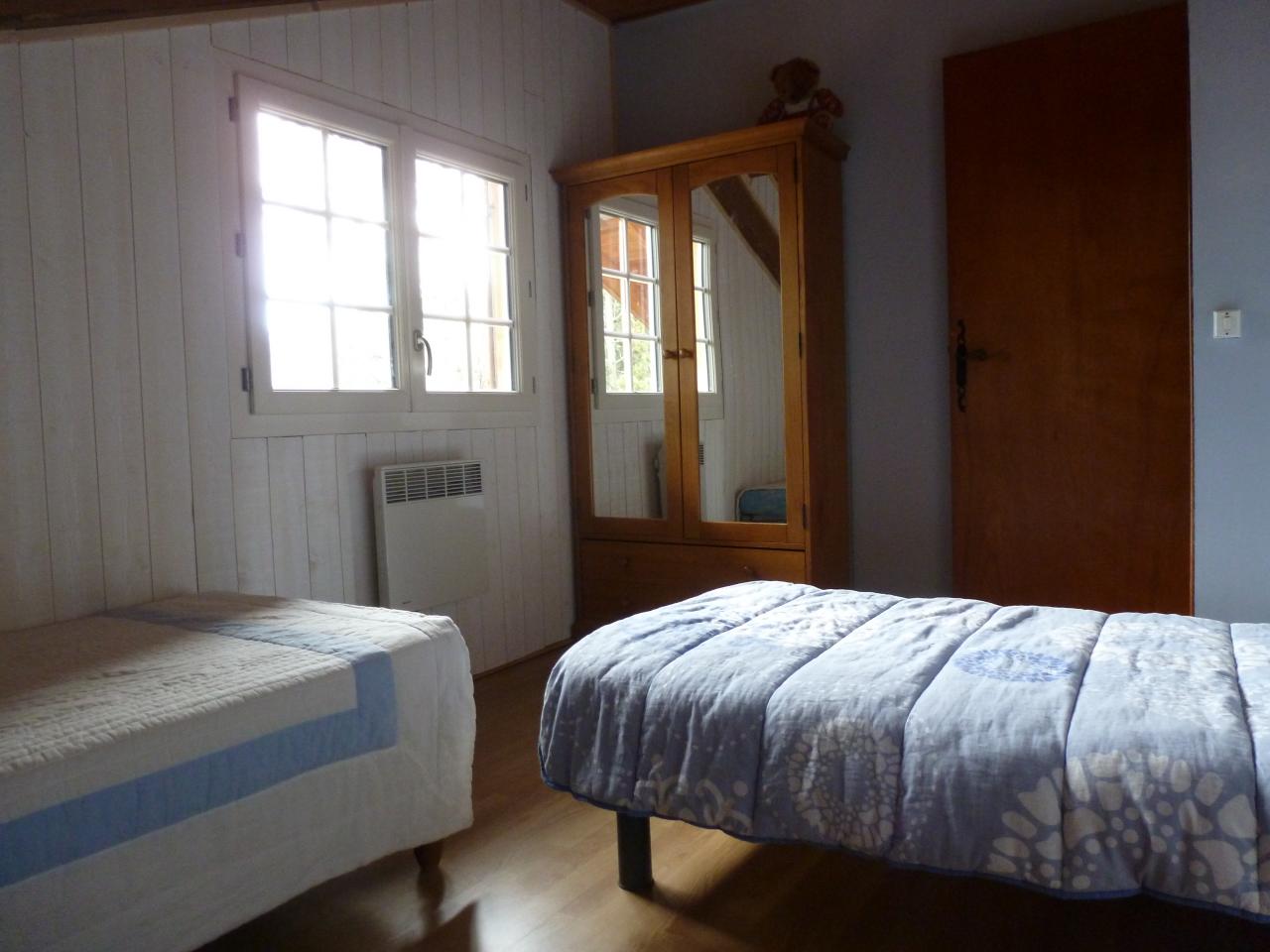 P1010847Chambre avec 3 lits en 90